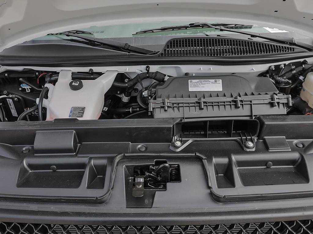 2025 Chevrolet Express Cargo 2500 in Joliette, Quebec - 6 - w1024h768px