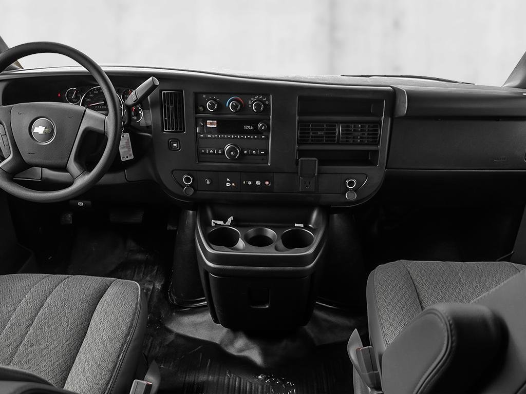 2025 Chevrolet Express Cargo 2500 in Joliette, Quebec - 22 - w1024h768px
