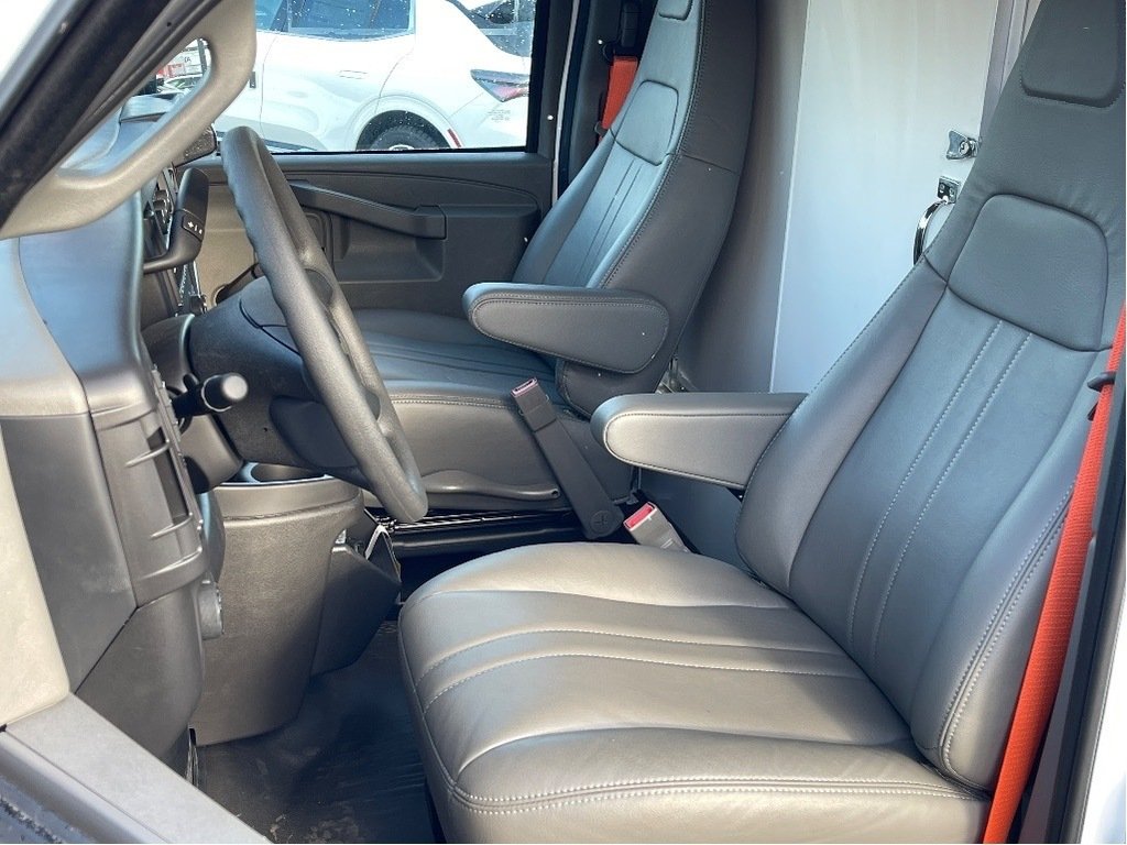 Chevrolet EXPRESS CUTAWAY 3500  2024 à Joliette, Québec - 9 - w1024h768px