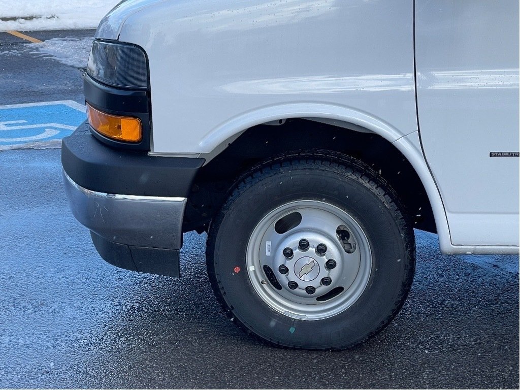Chevrolet EXPRESS CUTAWAY 3500  2024 à Joliette, Québec - 7 - w1024h768px
