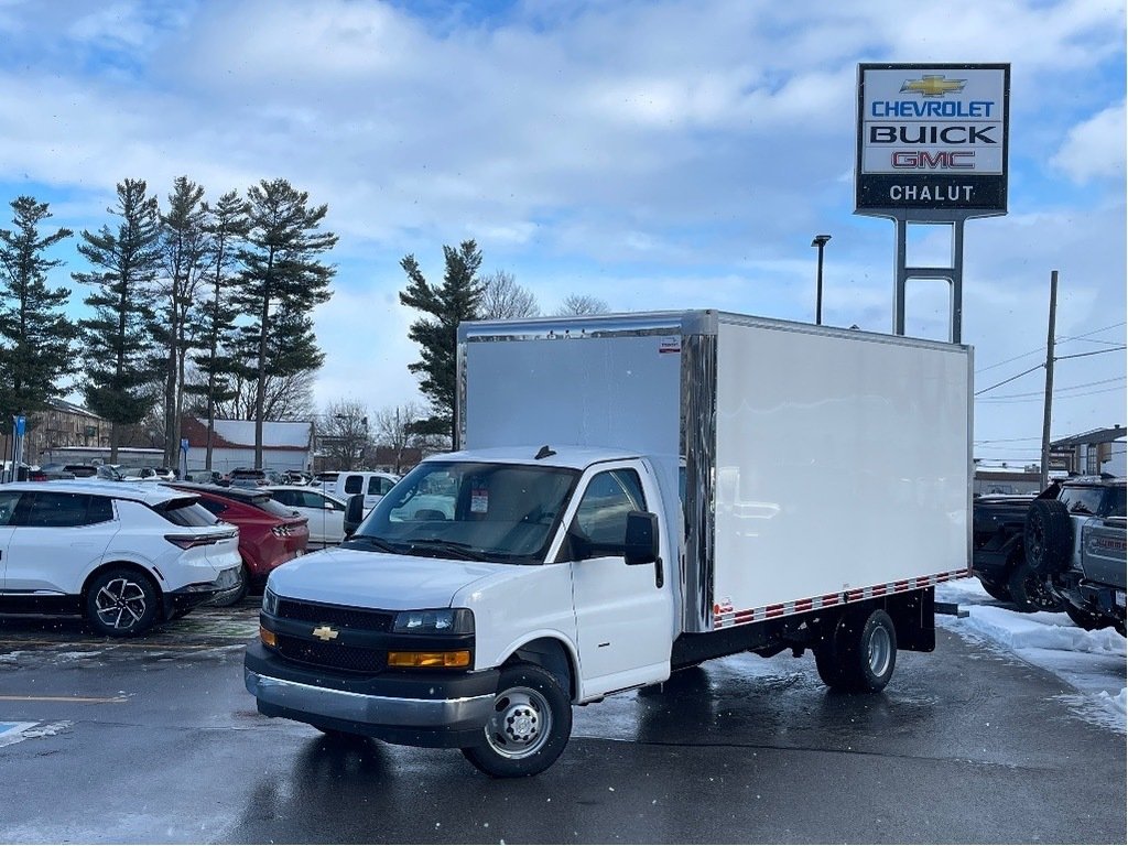 Chevrolet EXPRESS CUTAWAY 3500  2024 à Joliette, Québec - 1 - w1024h768px