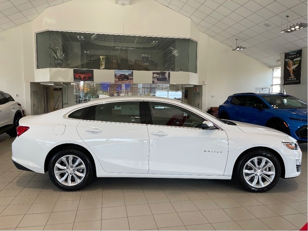 2024 Chevrolet Malibu in Joliette, Quebec - 3 - w1024h768px