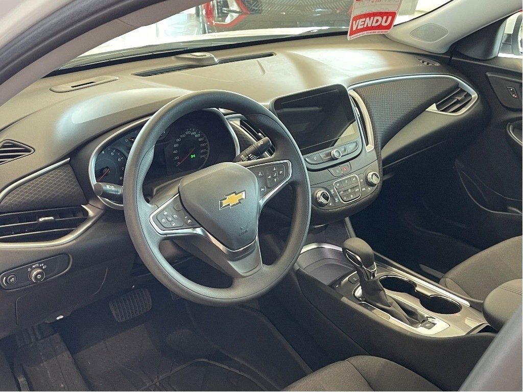 2024 Chevrolet Malibu in Joliette, Quebec - 7 - w1024h768px