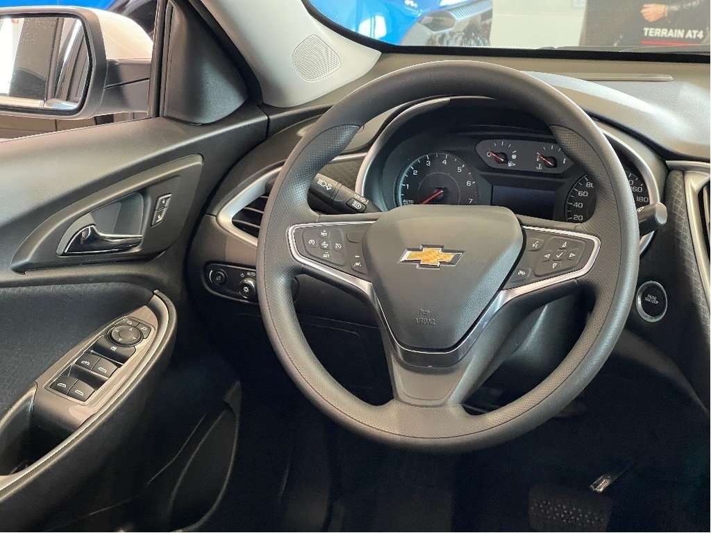 2024 Chevrolet Malibu in Joliette, Quebec - 12 - w1024h768px