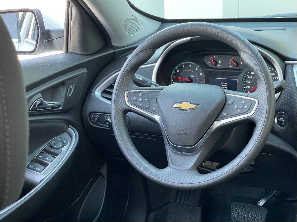 Chevrolet Malibu  2024 à Joliette, Québec - 13 - w1024h768px