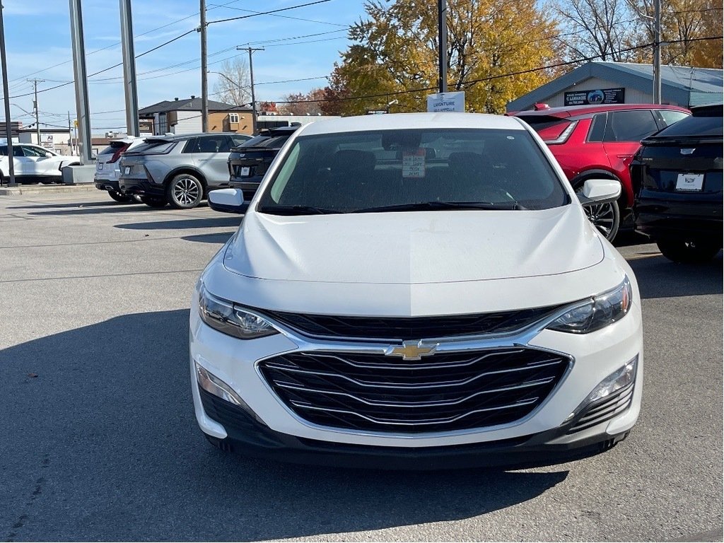 Chevrolet Malibu  2024 à Joliette, Québec - 2 - w1024h768px