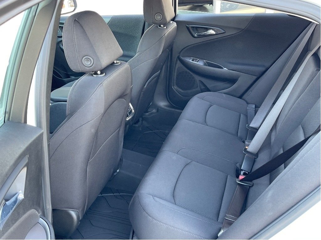 Chevrolet Malibu  2024 à Joliette, Québec - 10 - w1024h768px