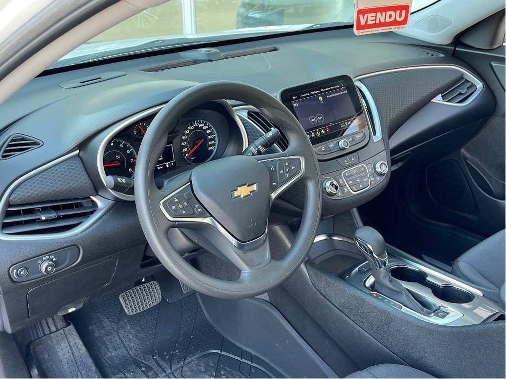 Chevrolet Malibu  2024 à Joliette, Québec - 8 - w1024h768px