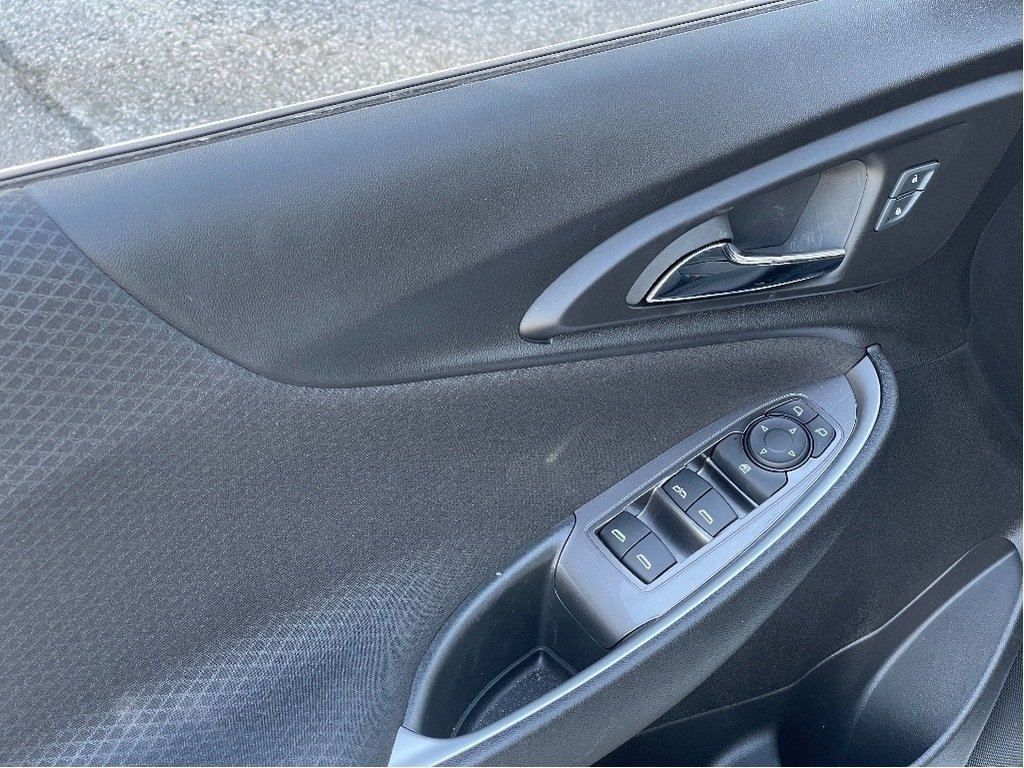 Chevrolet Malibu  2024 à Joliette, Québec - 12 - w1024h768px