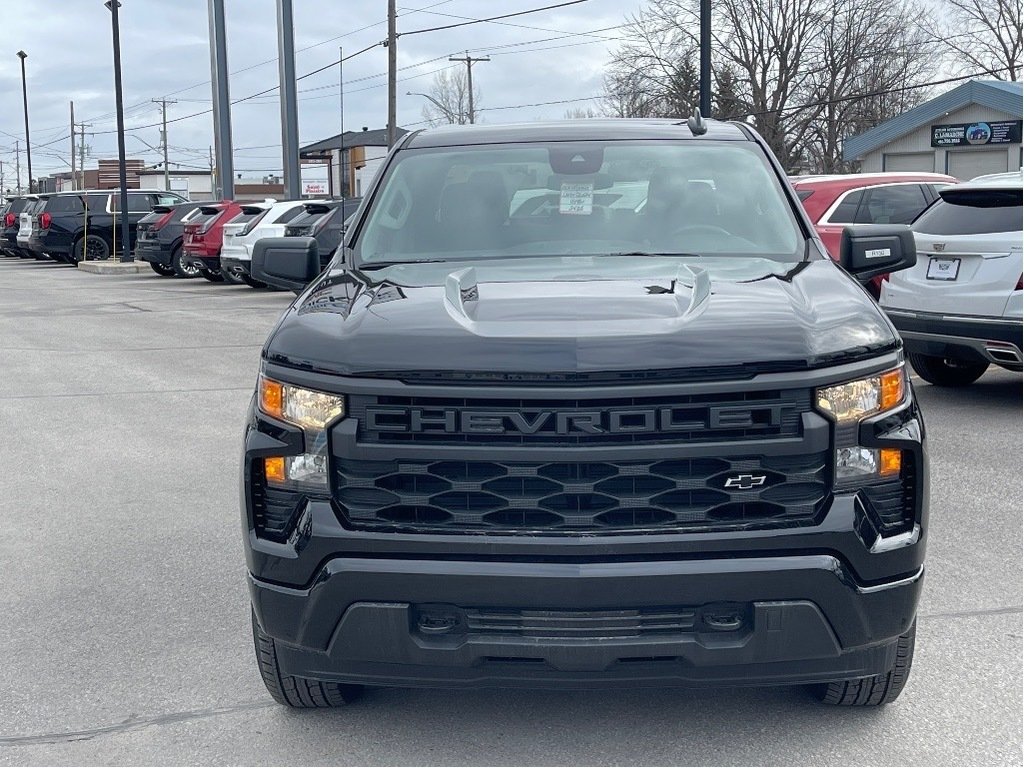 Chevrolet Silverado 1500  2024 à Joliette, Québec - 2 - w1024h768px