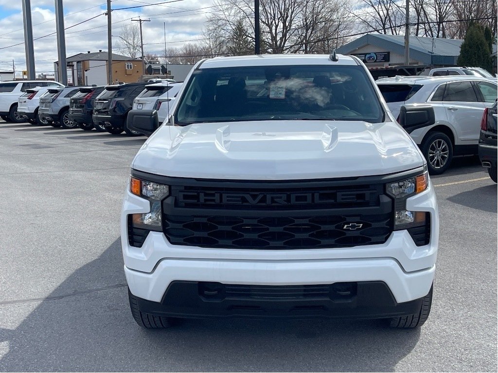 Chevrolet Silverado 1500  2024 à Joliette, Québec - 2 - w1024h768px