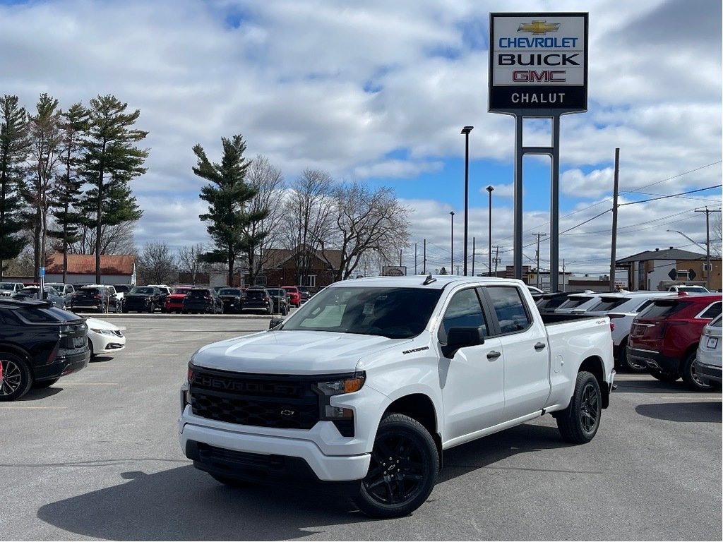 Chevrolet Silverado 1500  2024 à Joliette, Québec - 1 - w1024h768px