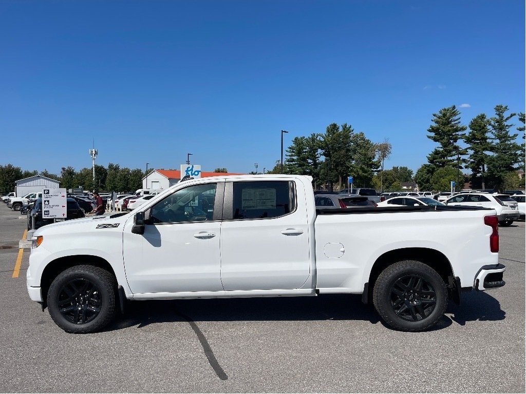 Chevrolet Silverado 1500  2024 à Joliette, Québec - 3 - w1024h768px