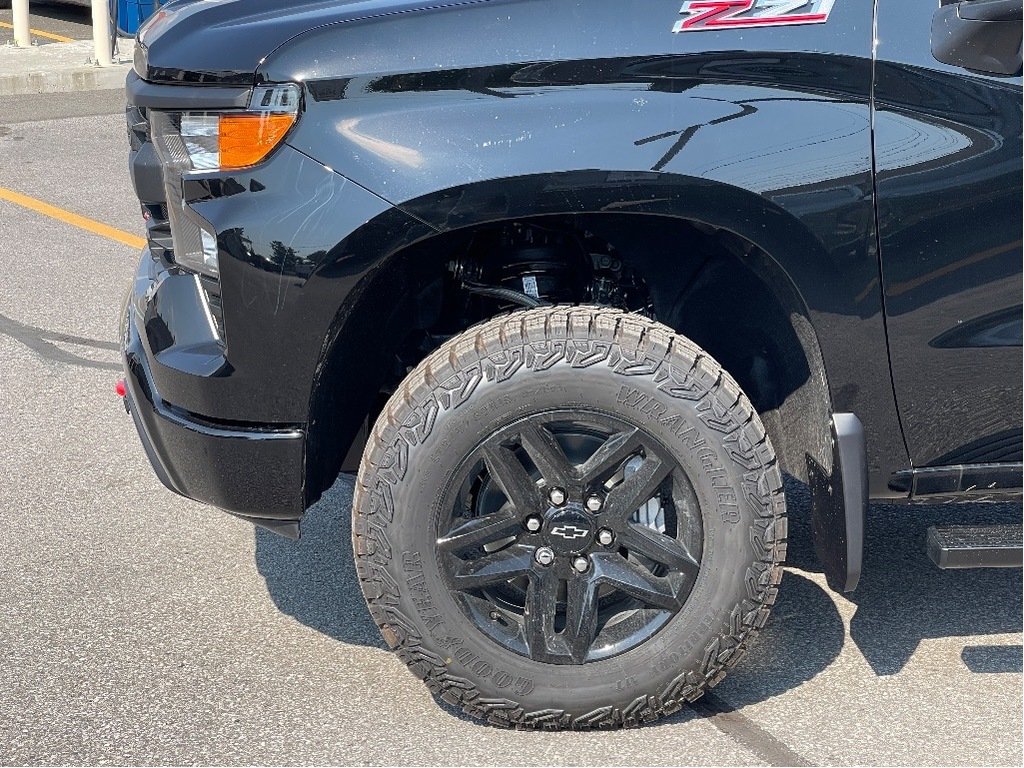 Chevrolet Silverado 1500  2024 à Joliette, Québec - 7 - w1024h768px