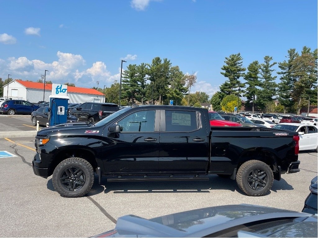 Chevrolet Silverado 1500  2024 à Joliette, Québec - 3 - w1024h768px