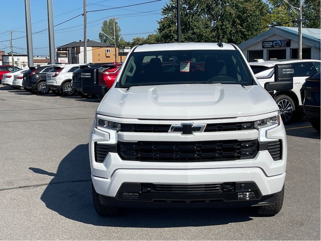 Chevrolet Silverado 1500  2024 à Joliette, Québec - 2 - w1024h768px