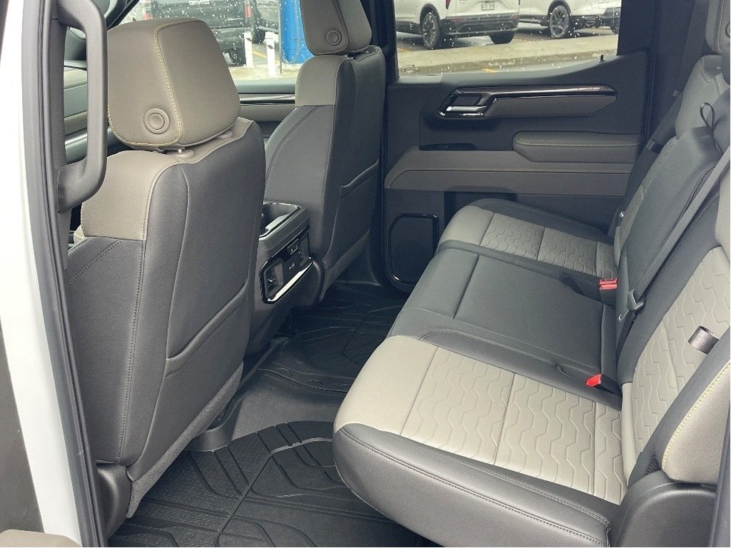 2025 Chevrolet Silverado 1500 in Joliette, Quebec - 11 - w1024h768px