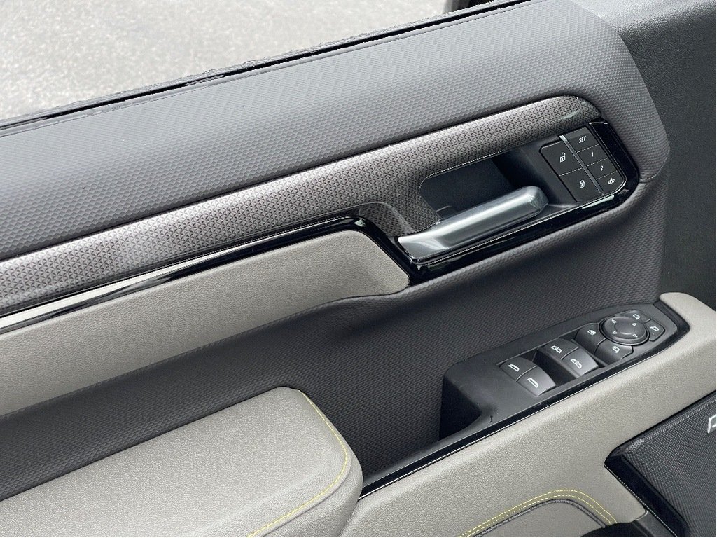 2025 Chevrolet Silverado 1500 in Joliette, Quebec - 13 - w1024h768px