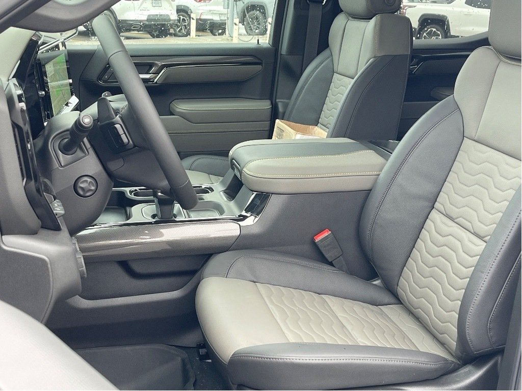 2025 Chevrolet Silverado 1500 in Joliette, Quebec - 10 - w1024h768px