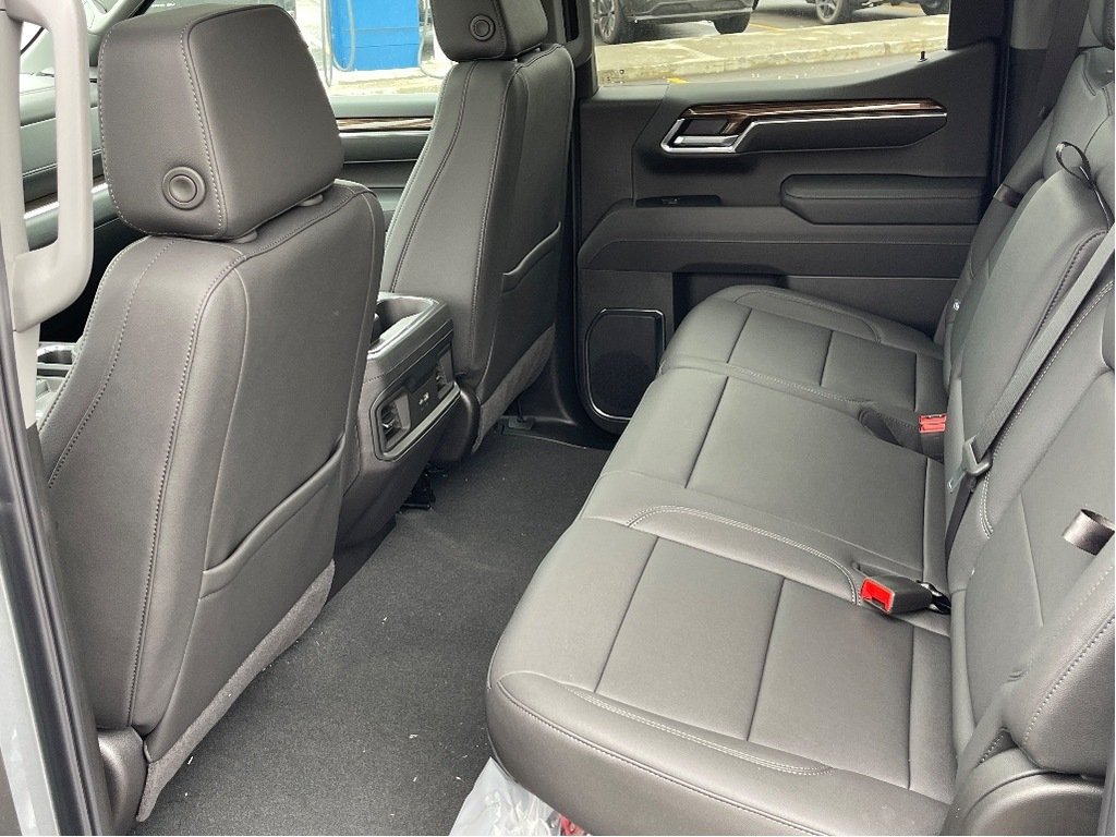 2025 Chevrolet Silverado 1500 in Joliette, Quebec - 11 - w1024h768px
