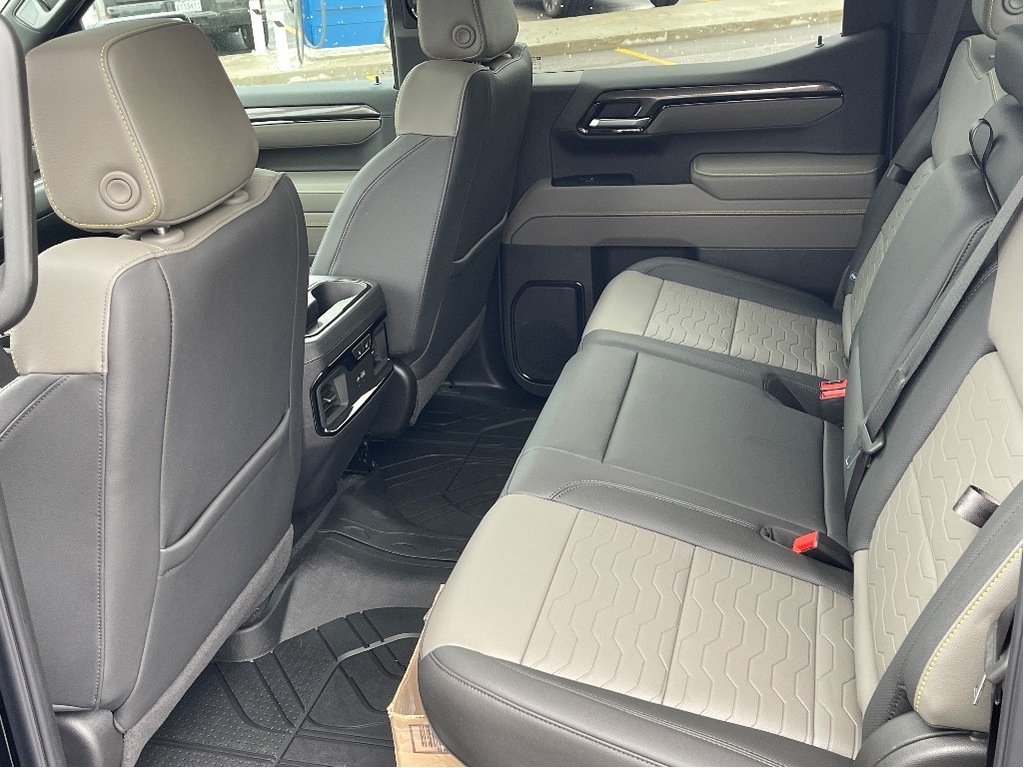2025 Chevrolet Silverado 1500 in Joliette, Quebec - 11 - w1024h768px