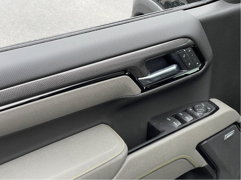 2025 Chevrolet Silverado 1500 in Joliette, Quebec - 13 - w1024h768px