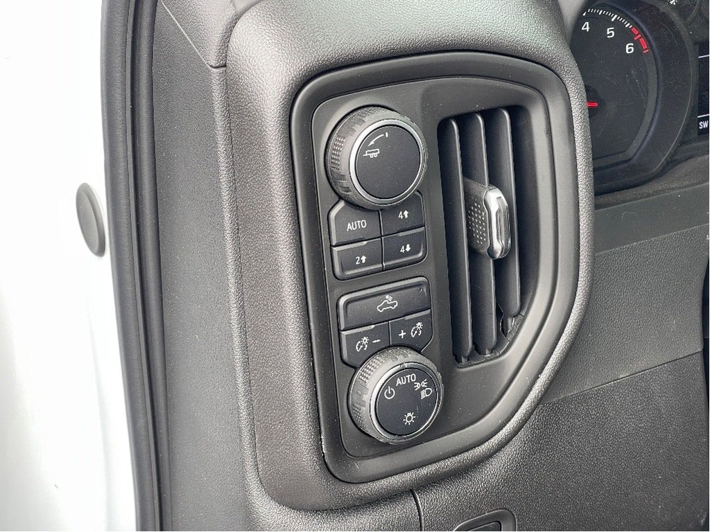 2025 Chevrolet Silverado 1500 in Joliette, Quebec - 13 - w1024h768px