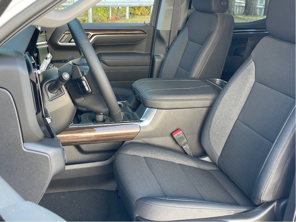 2025 Chevrolet Silverado 1500 in Joliette, Quebec - 9 - w1024h768px