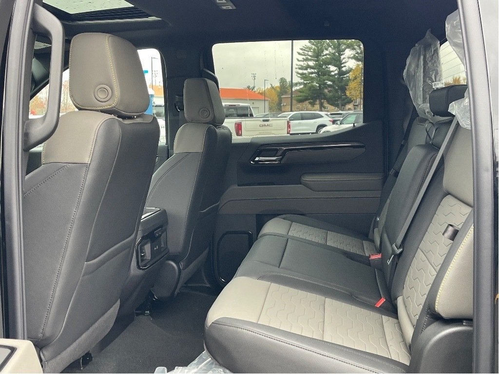 2026 Chevrolet Silverado 1500 in Joliette, Quebec - 12 - w1024h768px