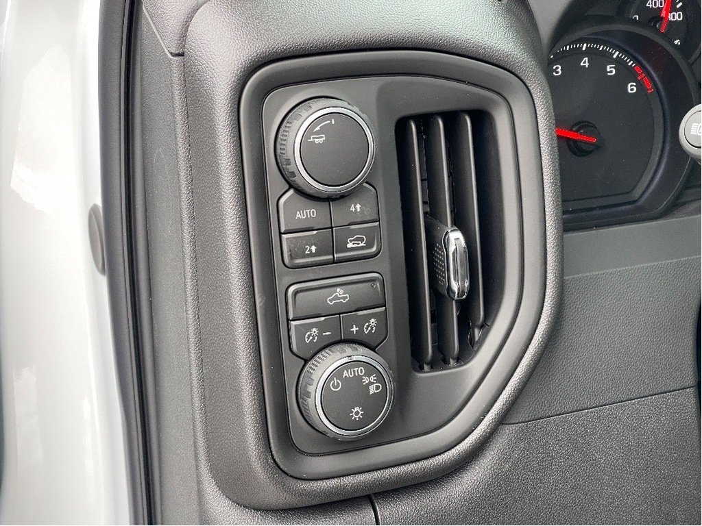 2026 Chevrolet Silverado 1500 in Joliette, Quebec - 10 - w1024h768px