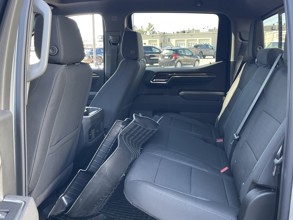 2026 Chevrolet Silverado 1500 in Joliette, Quebec - 9 - w1024h768px