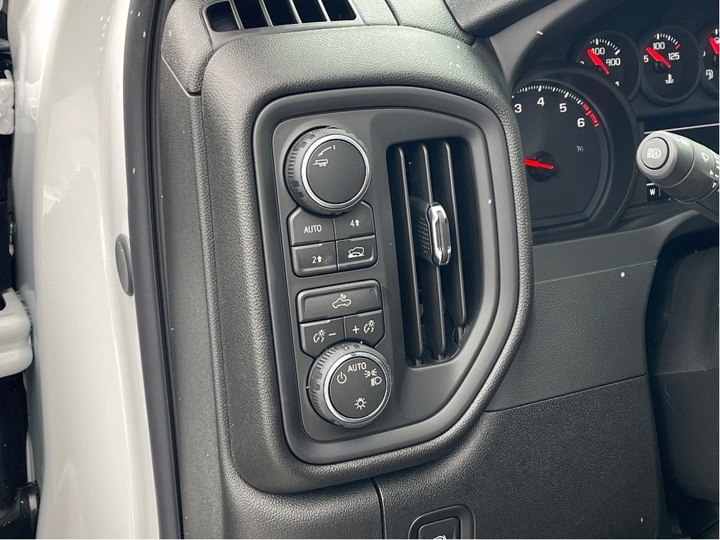 Chevrolet Silverado 1500  2026 à Joliette, Québec - 13 - w1024h768px