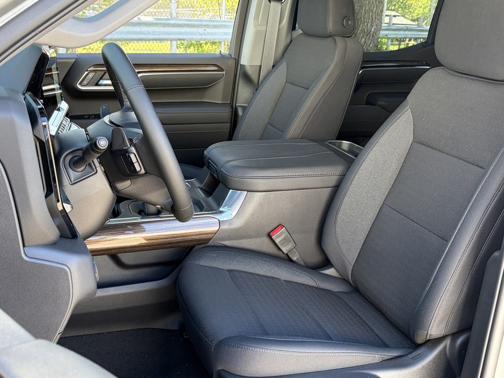 2026 Chevrolet Silverado 1500 in Joliette, Quebec - 8 - w1024h768px
