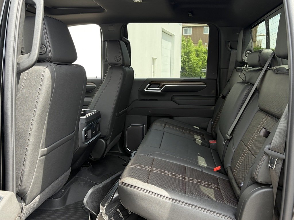 2026 Chevrolet Silverado 2500 HD in Joliette, Quebec - 10 - w1024h768px