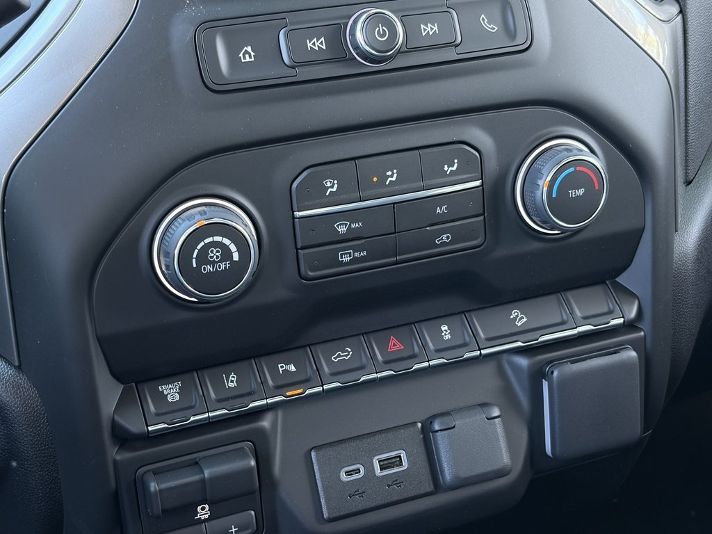 2026 Chevrolet Silverado 2500 HD in Joliette, Quebec - 16 - w1024h768px