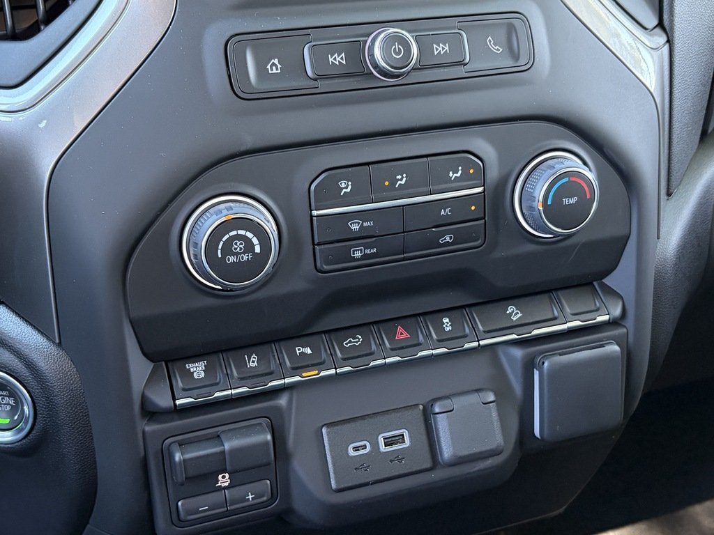 2026 Chevrolet Silverado 2500 HD in Joliette, Quebec - 17 - w1024h768px
