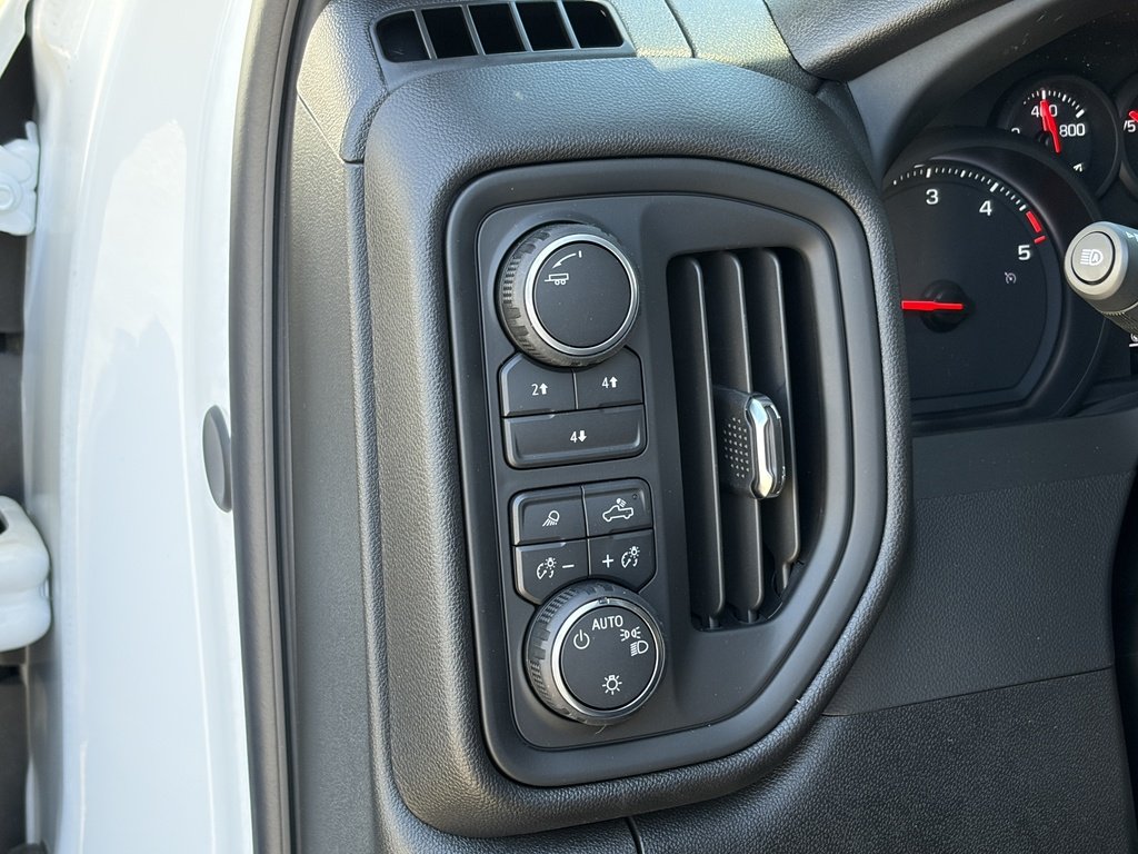 2026 Chevrolet Silverado 2500 HD in Joliette, Quebec - 12 - w1024h768px