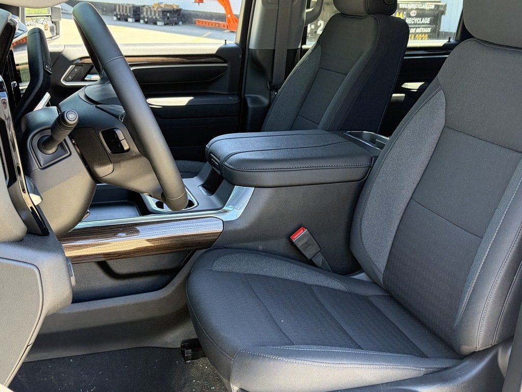 2026 Chevrolet Silverado 2500 HD in Joliette, Quebec - 8 - w1024h768px