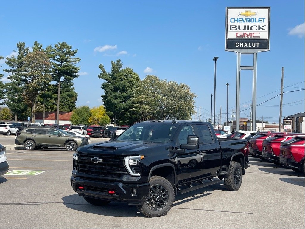 Chevrolet Silverado 2500HD  2025 à Joliette, Québec - 1 - w1024h768px