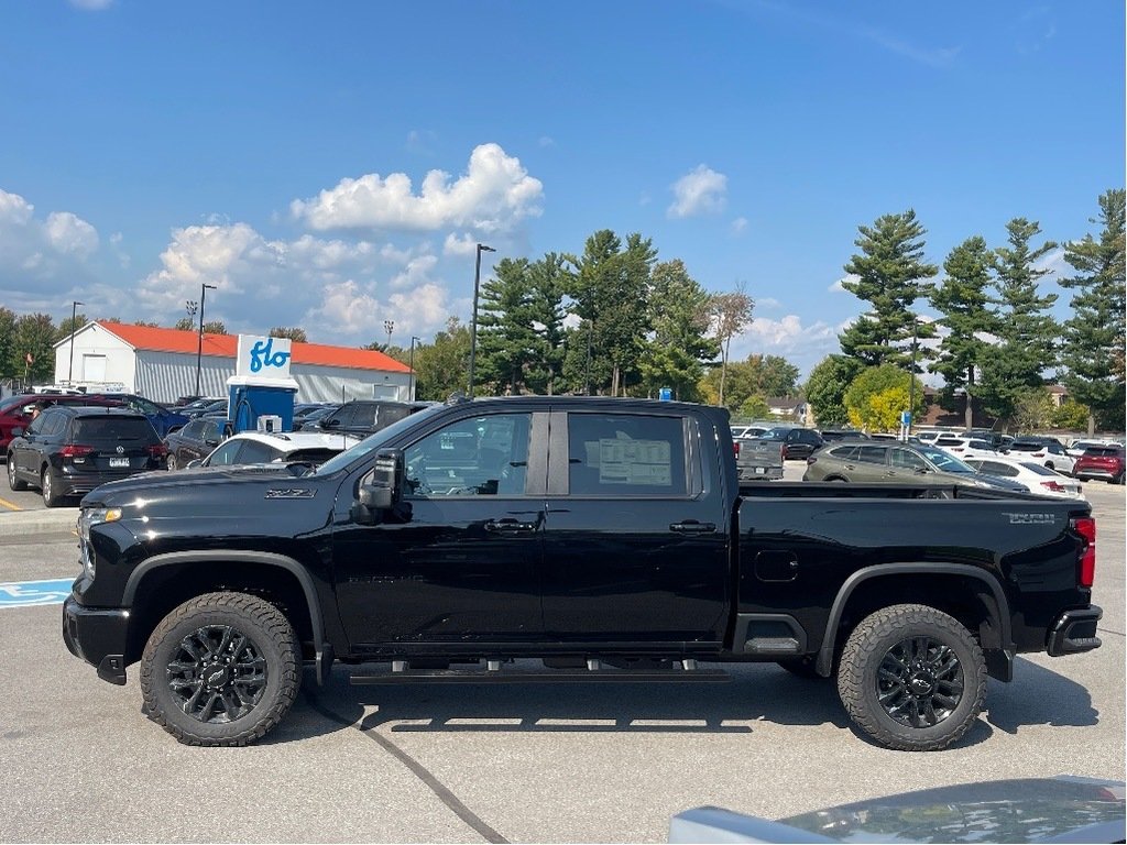 Chevrolet Silverado 2500HD  2025 à Joliette, Québec - 3 - w1024h768px