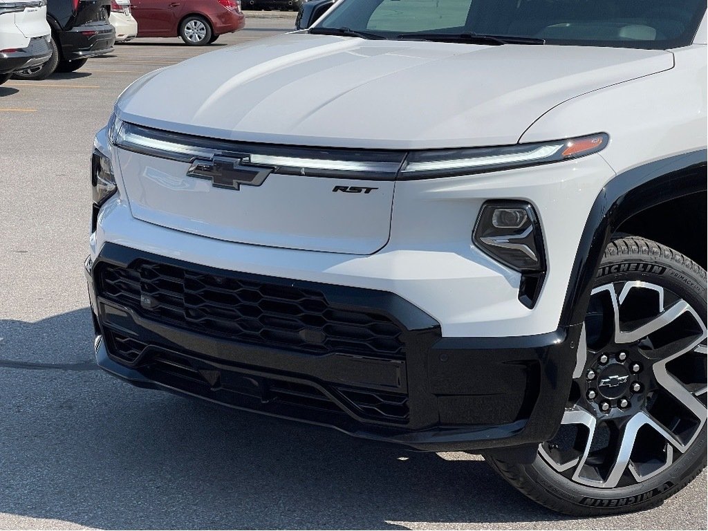 2024 Chevrolet Silverado EV in Joliette, Quebec - 6 - w1024h768px