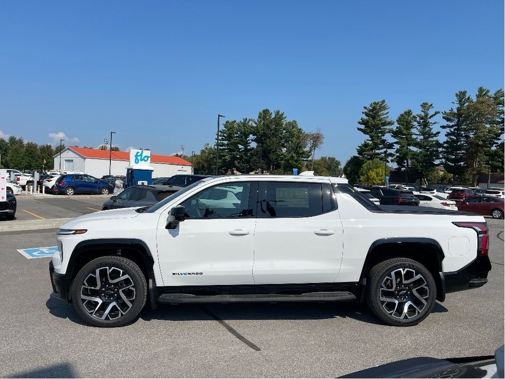 2024 Chevrolet Silverado EV in Joliette, Quebec - 3 - w1024h768px