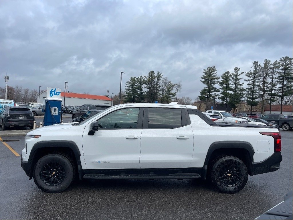 Chevrolet Silverado EV  2024 à Joliette, Québec - 3 - w1024h768px