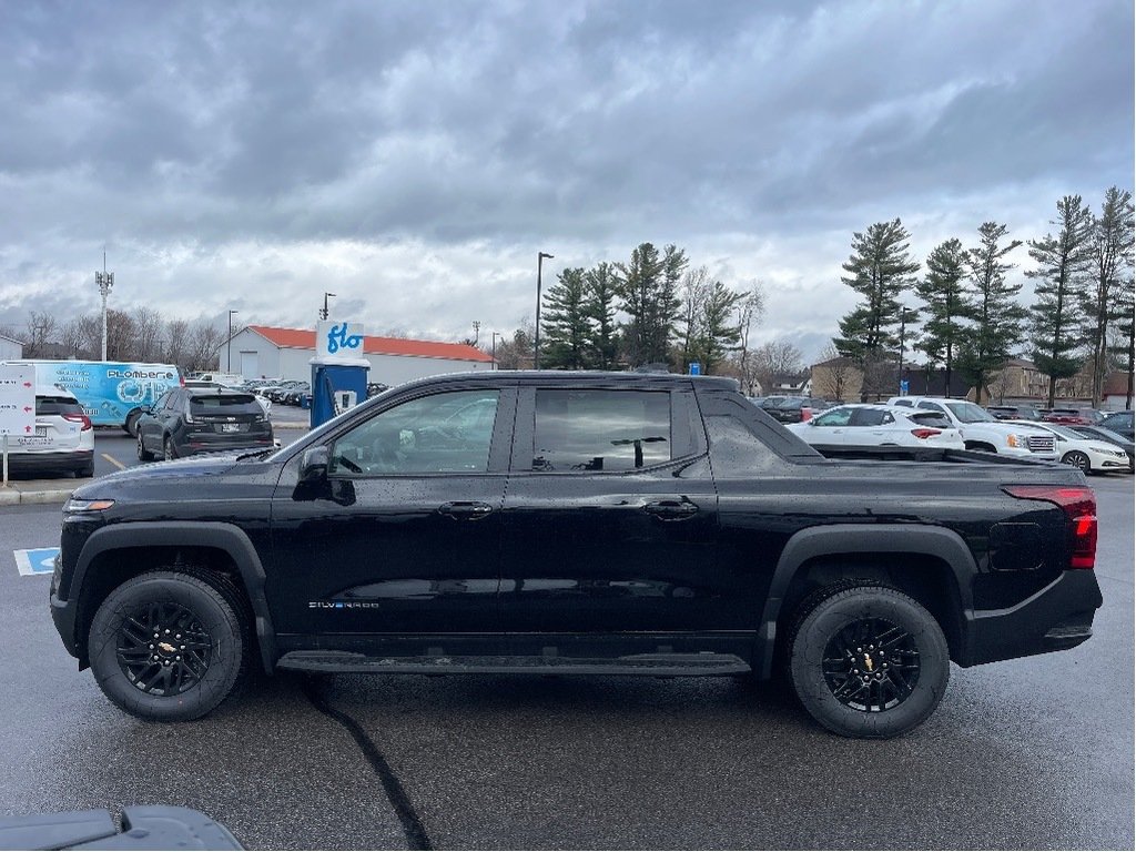 Chevrolet Silverado EV  2025 à Joliette, Québec - 3 - w1024h768px