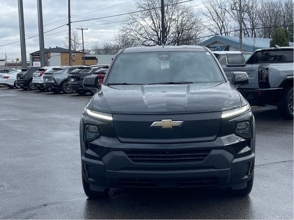 Chevrolet Silverado EV  2025 à Joliette, Québec - 2 - w1024h768px