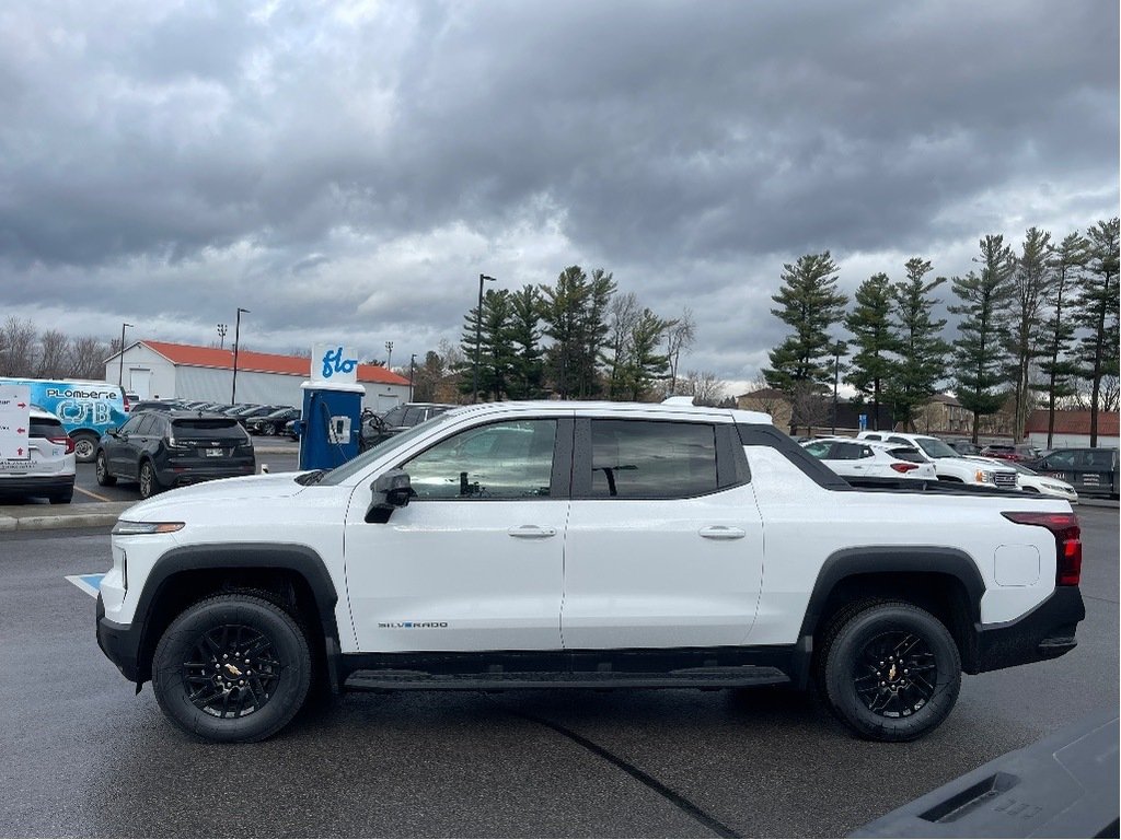 Chevrolet Silverado EV  2025 à Joliette, Québec - 3 - w1024h768px