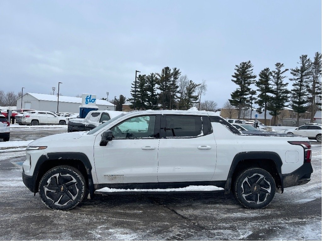 Chevrolet Silverado EV  2025 à Joliette, Québec - 3 - w1024h768px