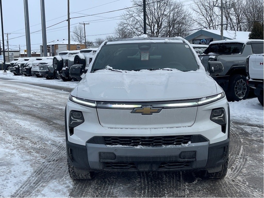 Chevrolet Silverado EV  2025 à Joliette, Québec - 2 - w1024h768px