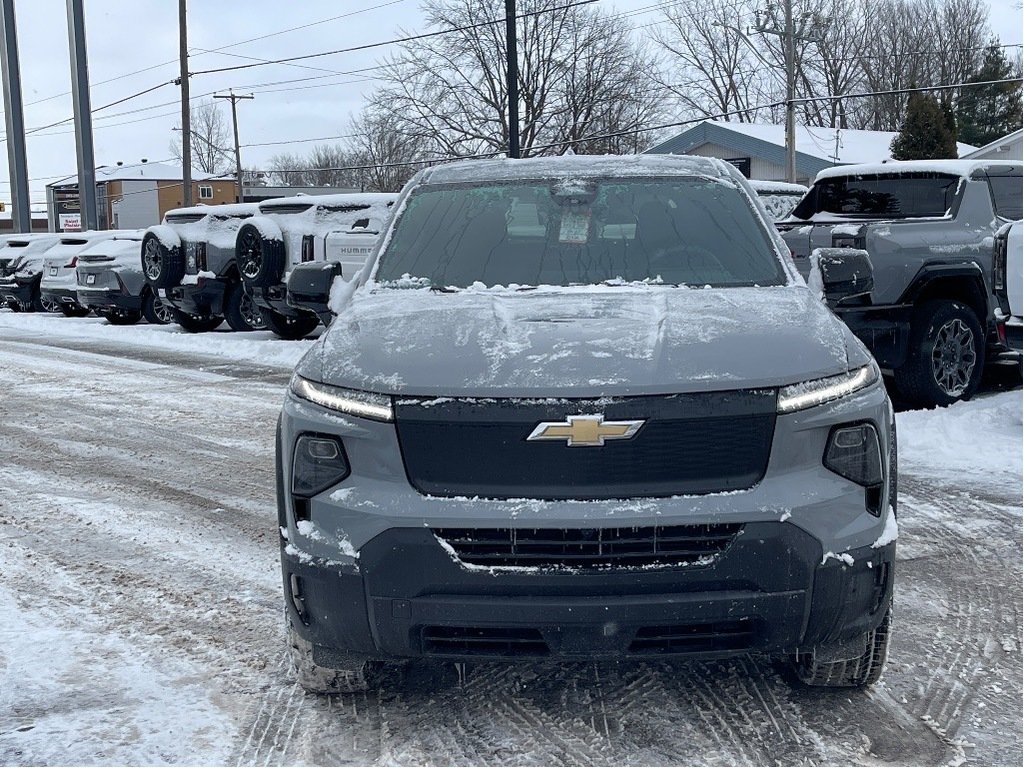 Chevrolet Silverado EV  2025 à Joliette, Québec - 2 - w1024h768px