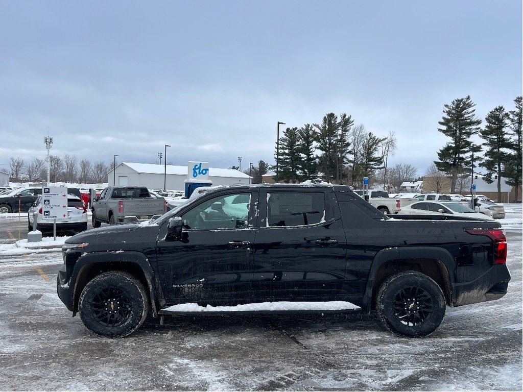 Chevrolet Silverado EV  2025 à Joliette, Québec - 3 - w1024h768px